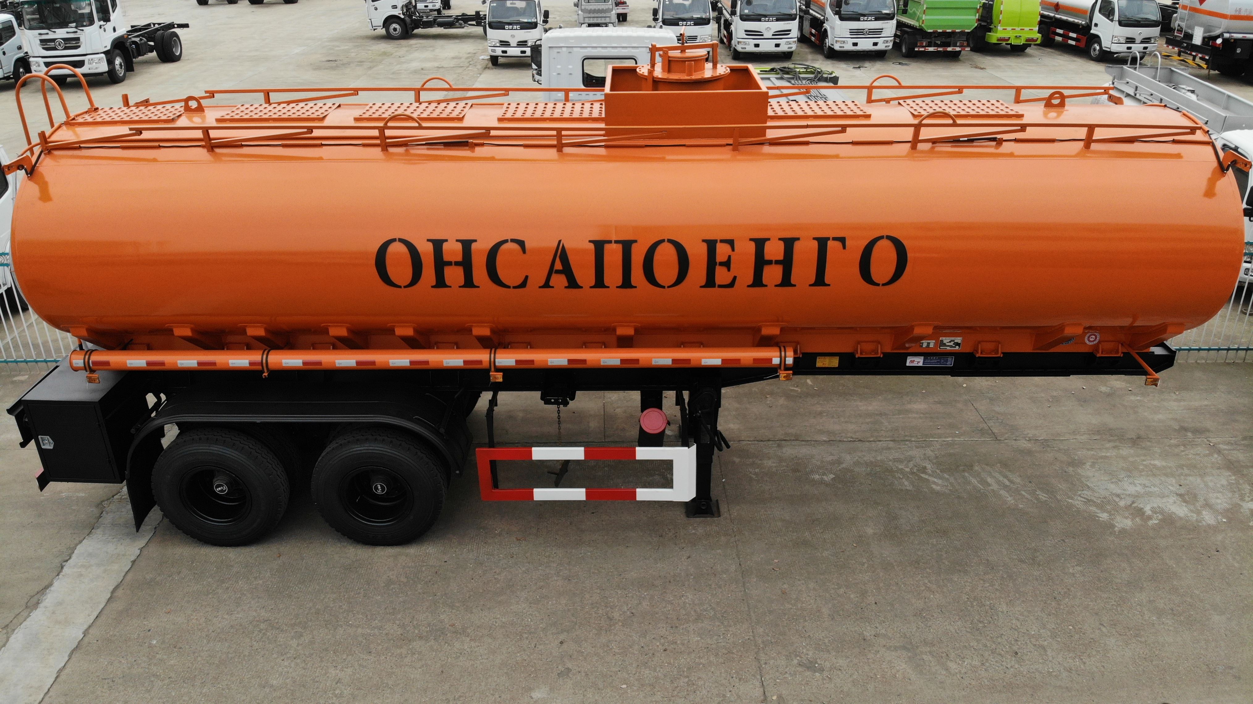 10臺(tái)外貿(mào)出口運(yùn)油半掛車，10臺(tái)?；饭捃嚢l(fā)車交付客戶